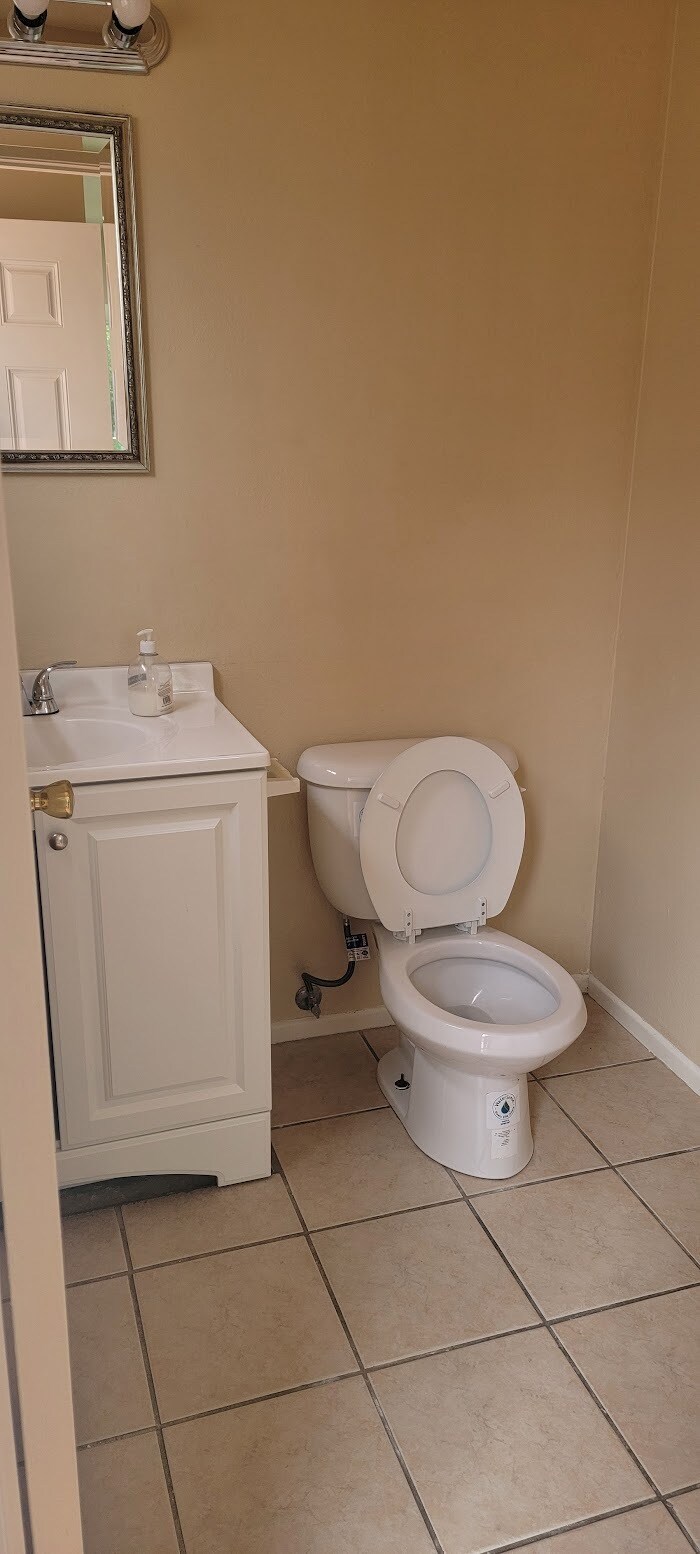 Building Photo - 1030 E Palmer Ave