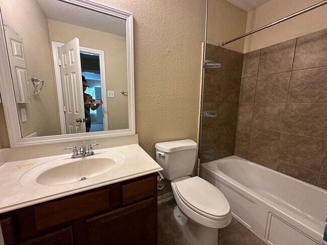 Building Photo - For Lease | 4 Bed, 2.5 Bath | 2,587 Sq Ft ...