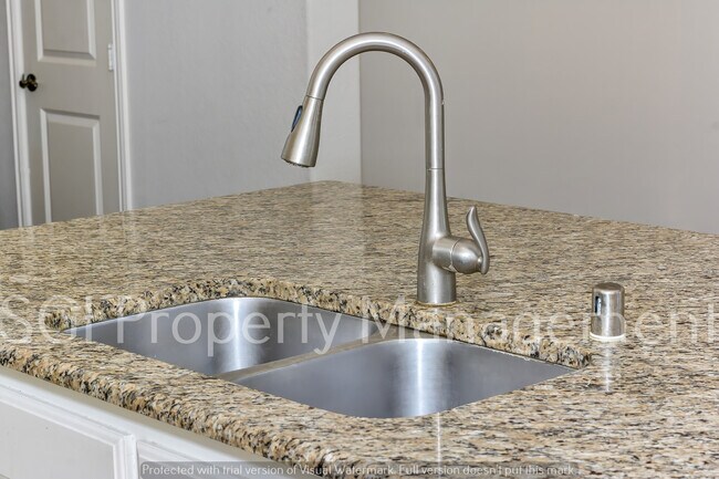 Building Photo - 679 Emily Ln