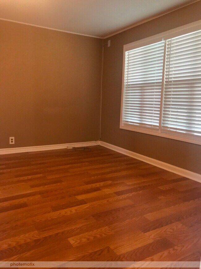 Building Photo - 509 Bluebonnet Dr