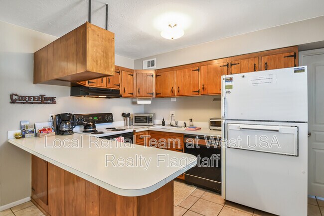 Building Photo - 2908 N Steves Blvd