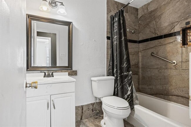 Building Photo - 2102 Lamplight Village Cir