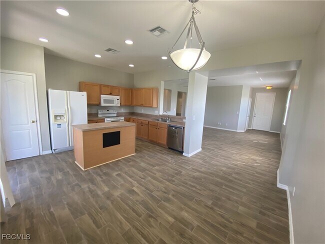 Building Photo - 1806 NW 21st Pl