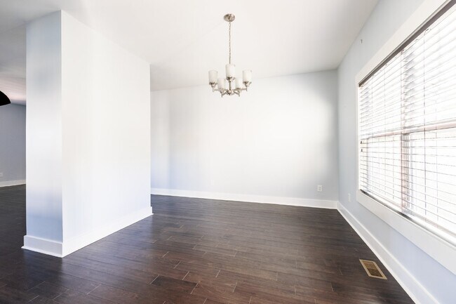 Building Photo - **NOW AVAILABLE FOR SHOWINGS**  Beautiful Home for Lease in Sylvan Heights!