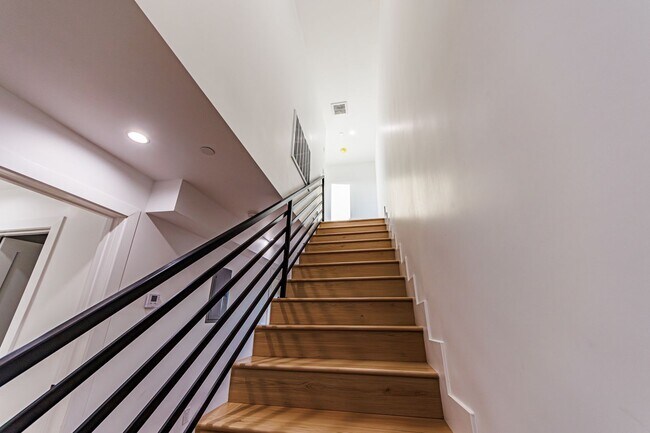 Building Photo - 1658 S. Hayworth