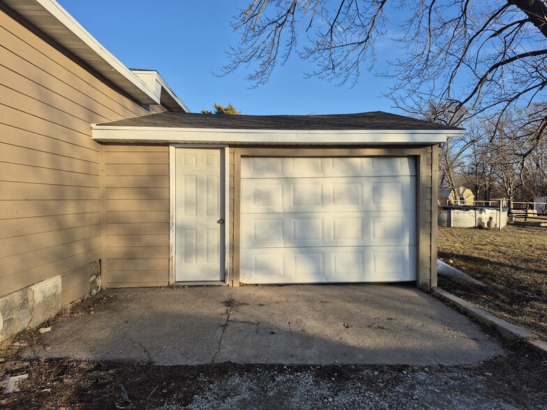 Building Photo - 1003 5th St