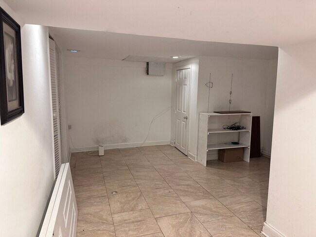 Building Photo - 2856 Evergreen Ln