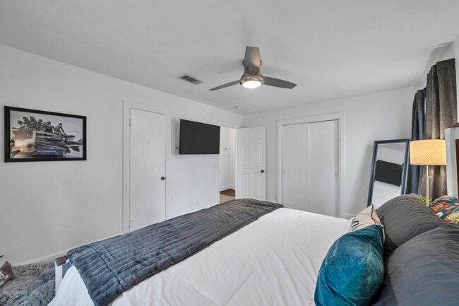 Building Photo - 13382 FL-20