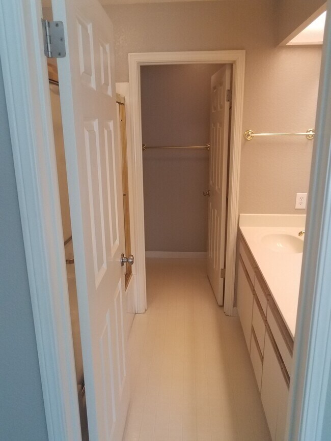 Building Photo - Highly Desirable Valley Club Circle Condo – Gated Napa Living