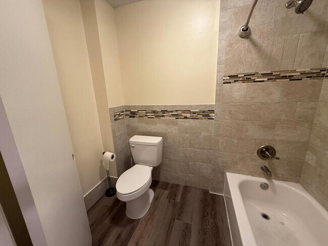 Building Photo - 717 W Ocean Ave