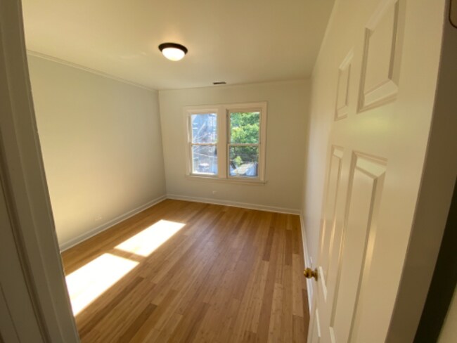 Building Photo - 1008 N Mozart St