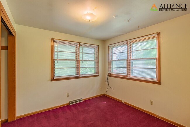 Building Photo - Houston St. 1725 -27