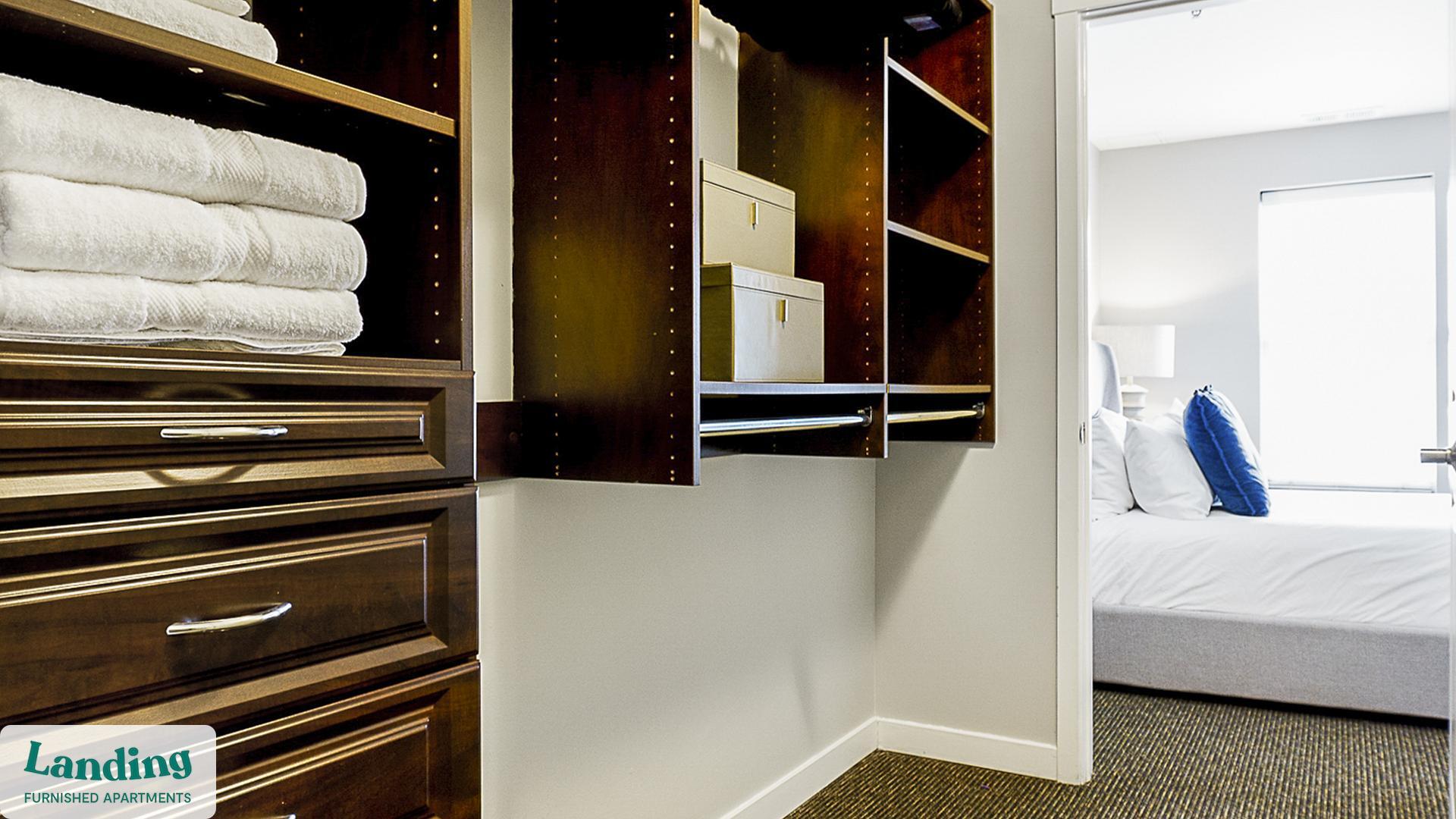 Building Photo - 335 W 9th St