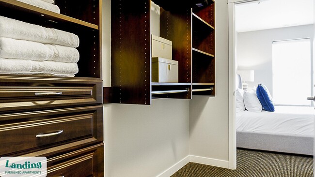 Building Photo - 335 W 9th St