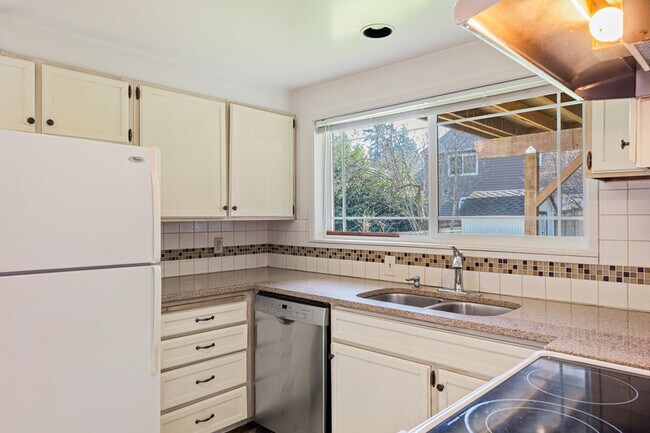 Building Photo - 415 N 179th Pl