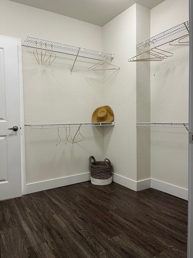 Building Photo - 455 NE 27th St