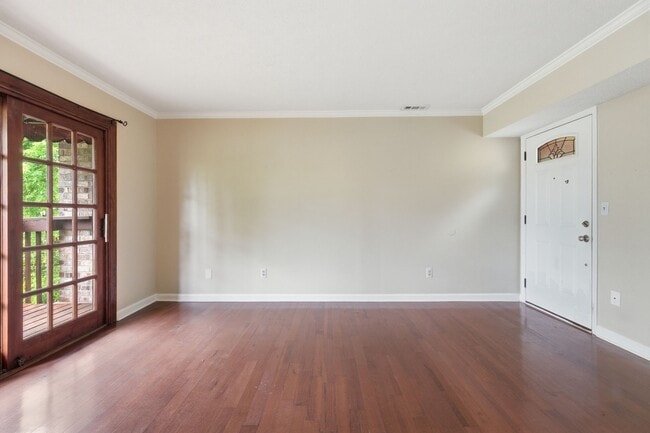 Building Photo - 515 Chesterfield Ave