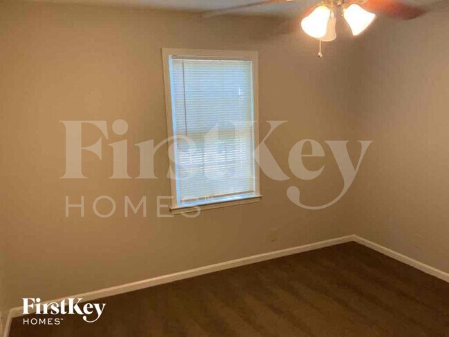 Building Photo - 557 Rock Shadow Ct