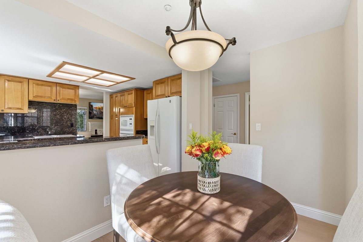 Building Photo - 121 Haslemere Ct