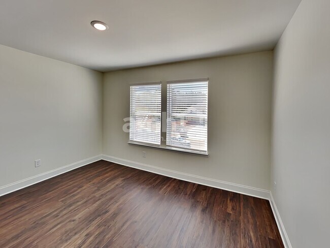 Building Photo - 3750 Blackshear Pl