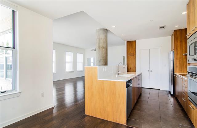 Building Photo - 2323 N Houston St