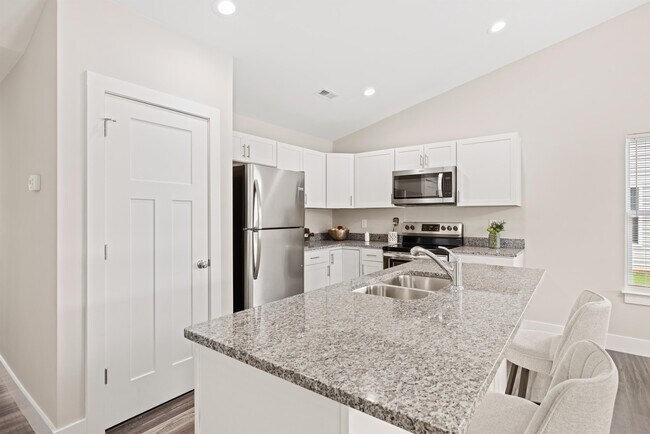 Building Photo - 715 Jessica Miley Ln