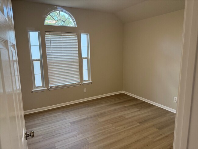 Building Photo - 10890 Royal Adrian Dr