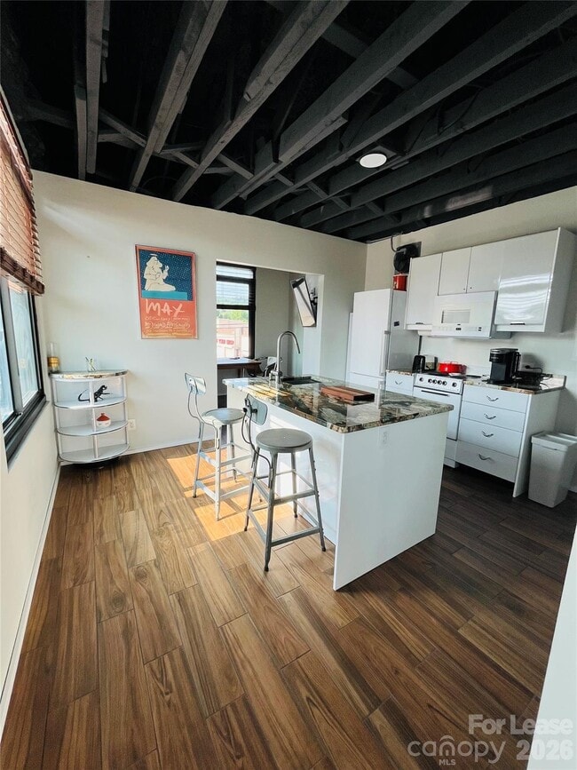 Building Photo - 274 Catawba Ave