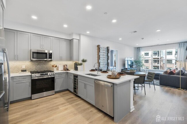 Building Photo - 2000 Schindler Dr