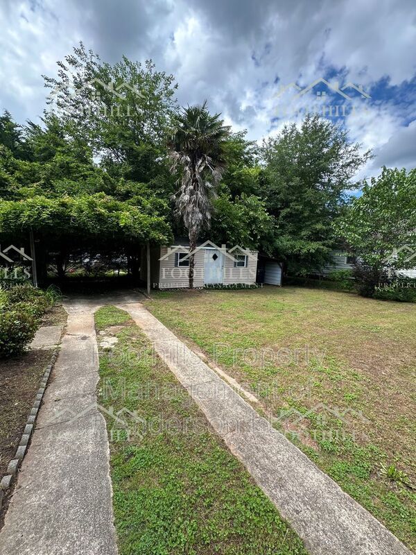 Building Photo - 220 Moultrie Square