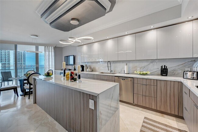 Building Photo - 3101 S Ocean Dr