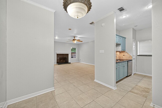 Building Photo - 9850 Pagewood Ln