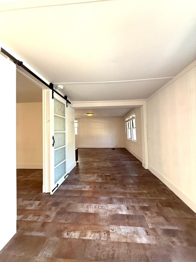 Building Photo - 315 1st St