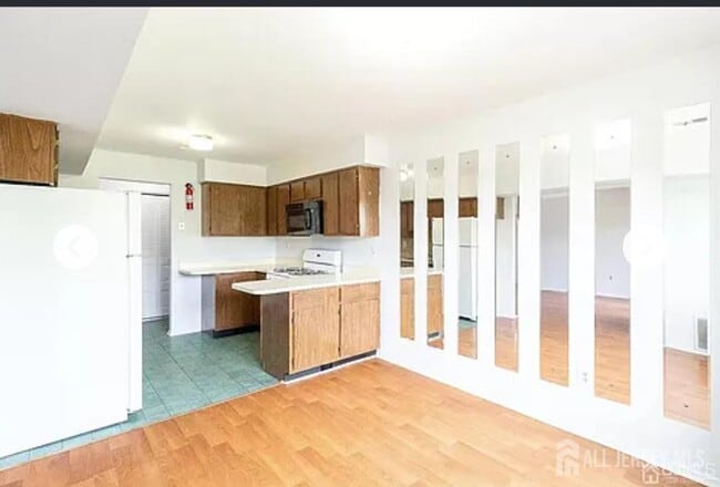 Building Photo - 1705 Green Hollow Dr