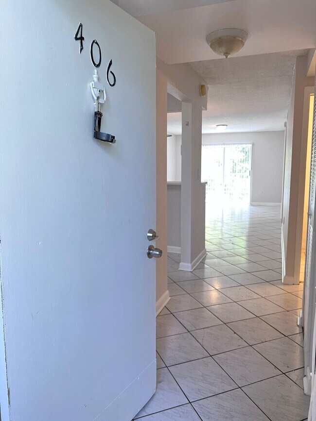 41114111 Stirling Rd 41114111 Stirling Rd Davie FL 33314