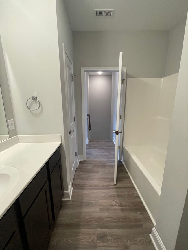 Building Photo - 3 Bedrooms, 2.5 Baths 2-story townhome