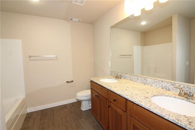 Building Photo - 471 Barbet Dr