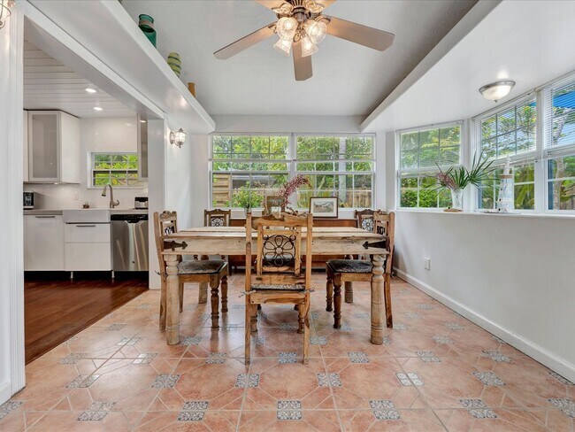 Building Photo - 5215 Calle De Costa Rica