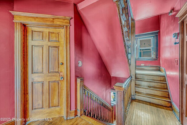 Building Photo - 533 S Franklin St