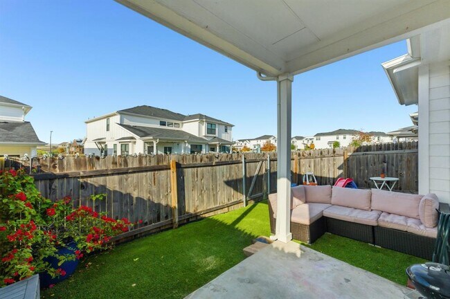 Building Photo - 159 Threshing Rd