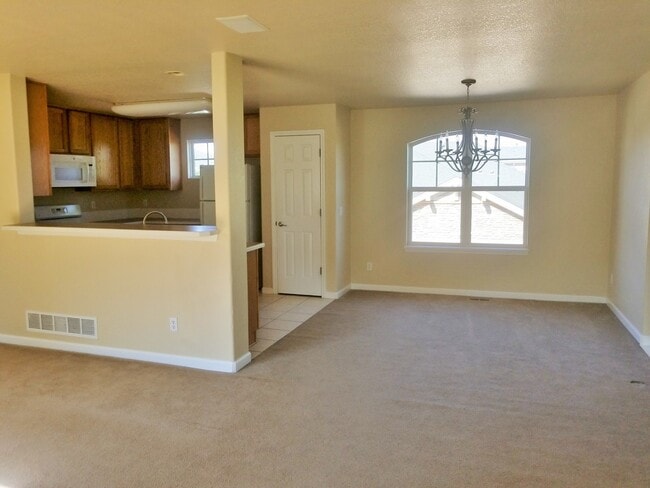 Building Photo - 3 Bedroom, 3.5 Bath End Unit Townhome, 2 C...