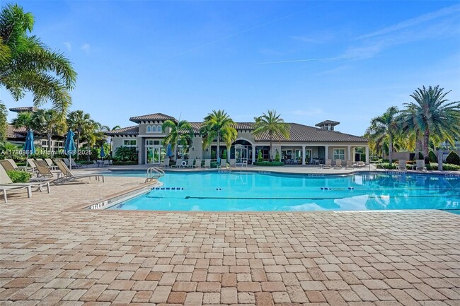 Building Photo - 3813 Greenway Dr