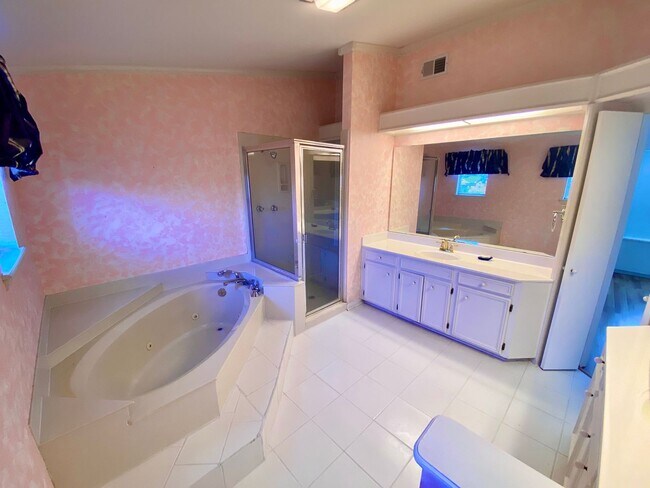 Building Photo - ** NEW GREENACRES PLACE 3/2 HOME **