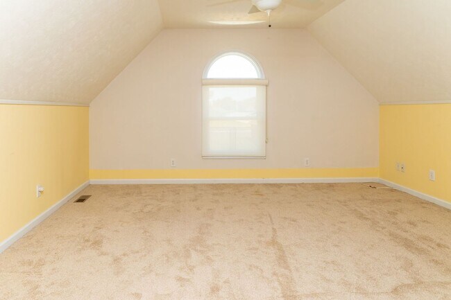 Building Photo - PET FRIENDLY!!!!!!