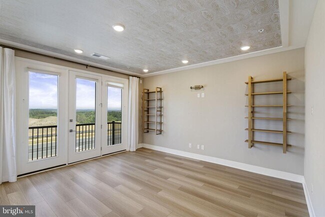 Building Photo - 20799 Lamlash Ter