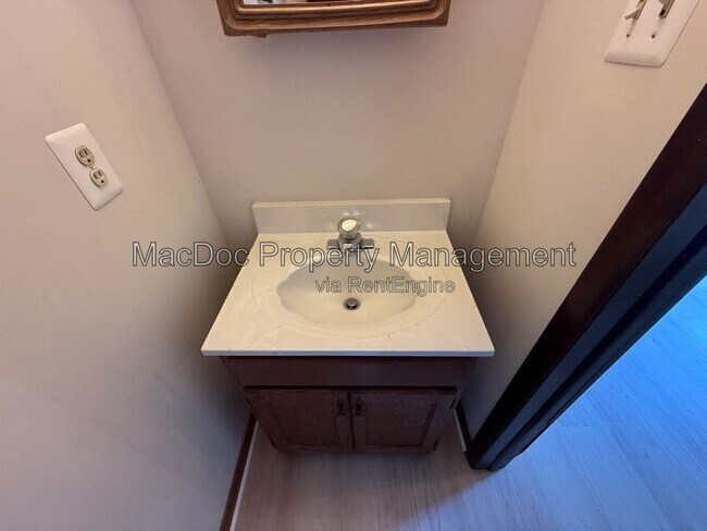 Building Photo - 5145 Cottonwood Ct
