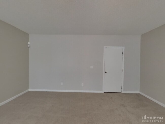 Building Photo - 2075 Mulberry Ln