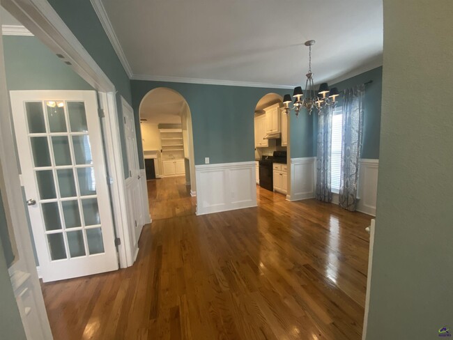 Building Photo - 338 Ivystone Dr