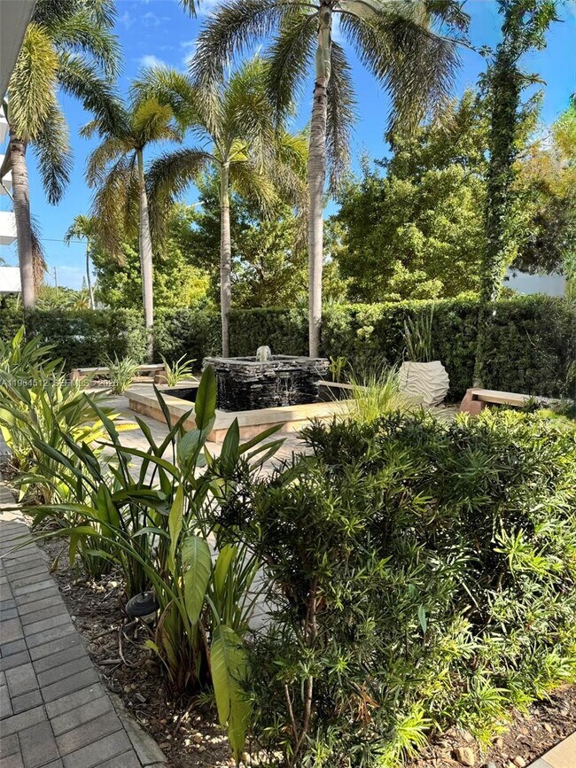 Building Photo - 1045 10th St