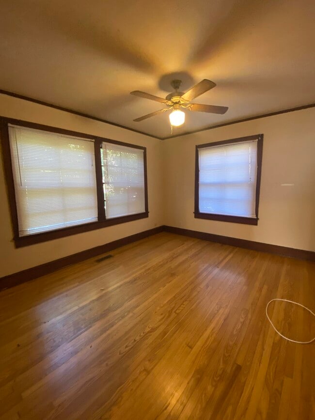 Building Photo - 545 E Park Ave